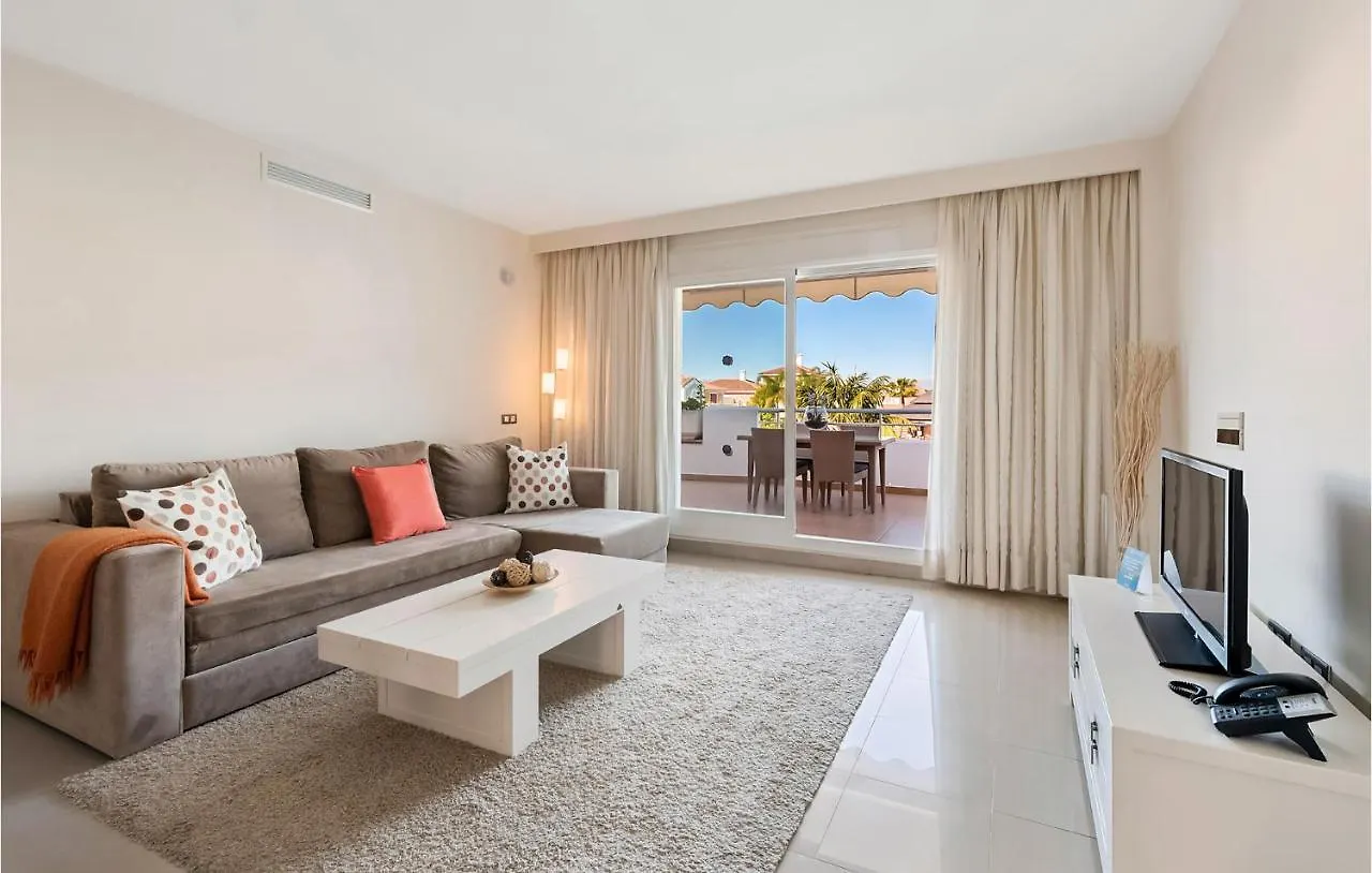 Cozy Apartment In Estepona With Kitchenette
